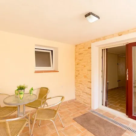 Guzman - Bernia קלפה